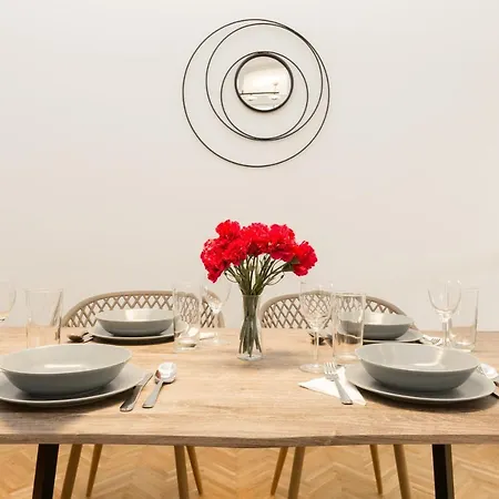 Space And Style In The Heart Of W 2br&2bt Budapeszt