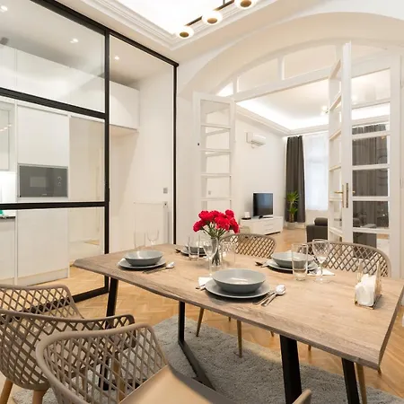 Space And Style In The Heart Of W 2br&2bt Apartment Budapest