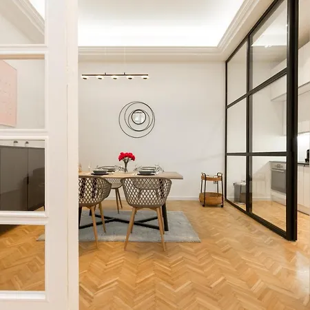 Space And Style In The Heart Of W 2br&2bt *