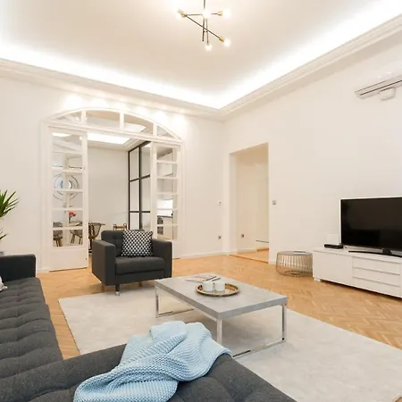 Space And Style In The Heart Of W 2br&2bt Apartman Budapest