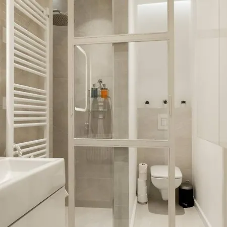 Space And Style In The Heart Of W 2br&2bt Будапешт
